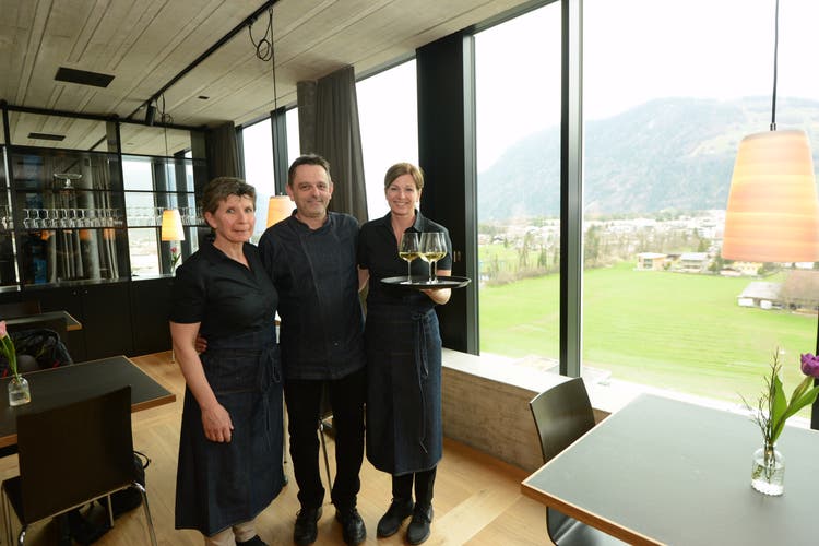 Von links: Claudia Arnold, Fabian Lombris und Trix Gisler sind für den neuen Gastrobetrieb verantwortlich.