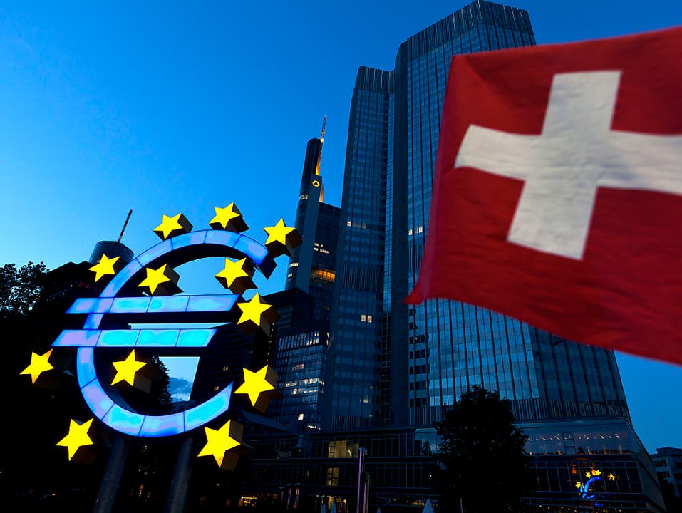 Aktuell leidet der Schweizer Franken unter dem schwachen Euro. Geldpolitik-Experte Yvan Lengwiler zufolge, würde eine gemeinsame Verschuldung der EU den Spielraum der Schweizerischen Nationalbank erhöhen.