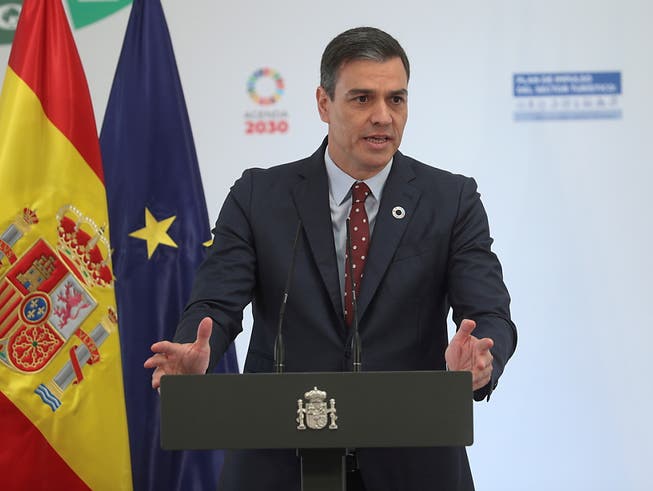 In Spanien endet um Mitternacht der Corona-Notstand nach 98 Tagen. Regierungschef Pedro Sánchez rief die Bevölkerung dazu auf, die Hygiene- und Gesundheitsregeln weiterhin einzuhalten, um eine zweite Infektionswelle zu vermeiden.