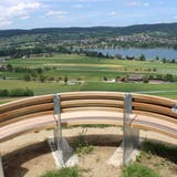 Das 180-Grad-Bänkli oberhalb des Sangi in Eschenz mit Panoramasicht auf Rhein und Untersee. (Bild: Manuela Olgiati)