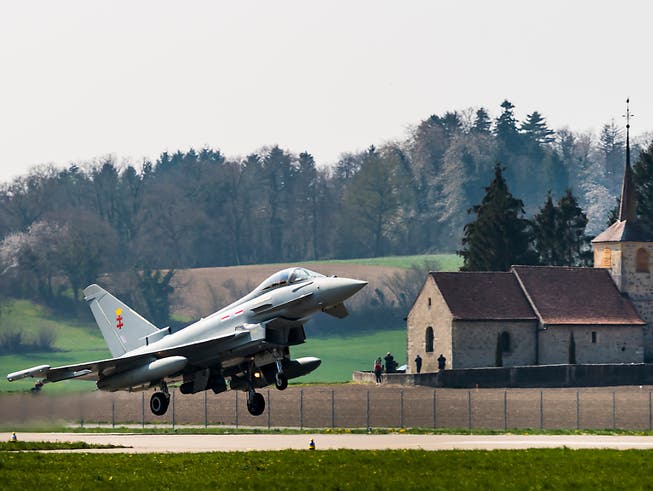 Laut Verteidigungsministerin Viola Amherd braucht die Schweiz neue Kampfjets, um gegen unvorhersehbare Bedrohungen gewappnet zu sein.