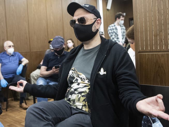 Ein russisches Gericht hat Regisseur Kirill Serebrennikow in einem umstrittenen Verfahren schuldig gesprochen.