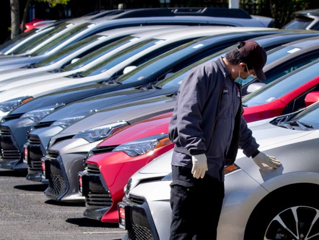 Die Corona-Pandemie hat die Produktion bei Toyota im Mai einbrechen lassen.