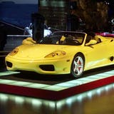 Ein Ferrari 360 Spider mit Baujahr um die Jahrtausendwende. (Bild: Carlos Osorio/AP/Keystone (Detroit, 9. Januar 2001))