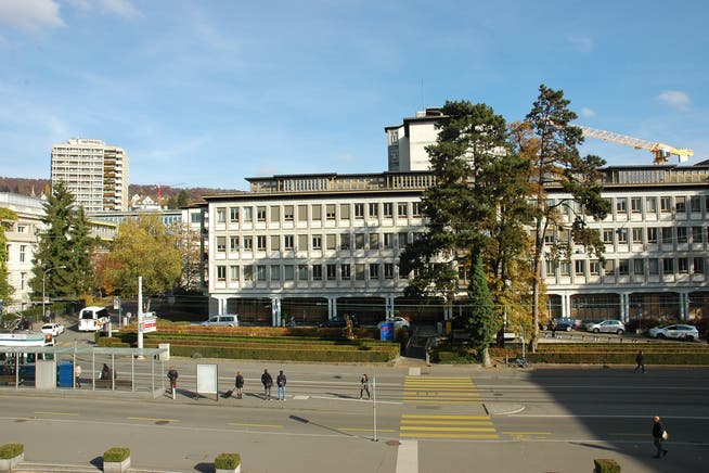 Das Universitätsspital Zürich USZ mit Spitalpark.