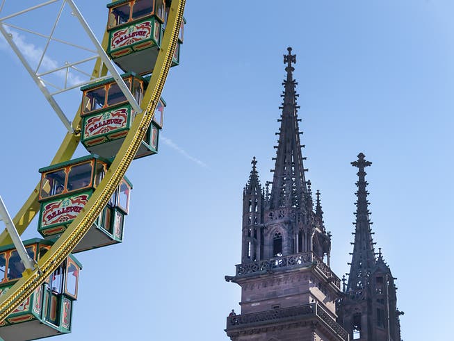 Auf dem Basler Münsterplatz wird dieses Jahr kein Riesenrad aufgebaut. Die Regierung hat die Herbstmesse wegen der Coronakrise abgesagt.