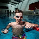 Aurel-Philippe Achleitner verbringt eine Menge Zeit im Schwimmbad Lättich in Baar. (Bild: Stefan Kaiser (2. Juli 2020))