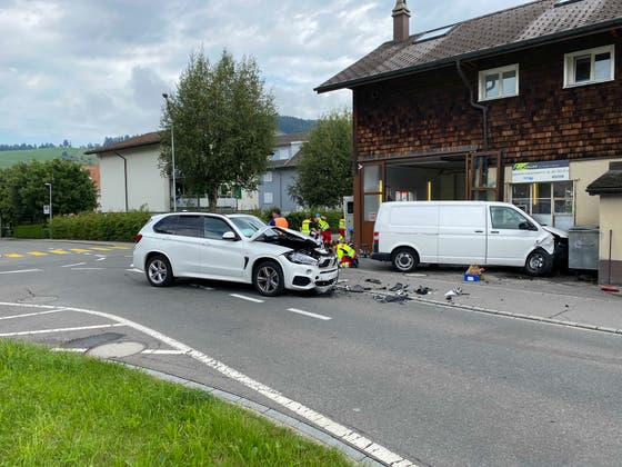 Einmal Vortritt Missachtet Ergibt Zweimal Totalschaden In Unterageri