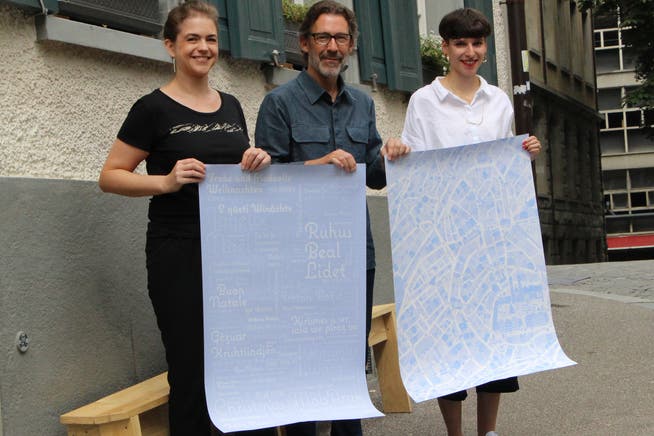 Sie schenken St. Gallen sein eigenes Papier: Sandra Künzle, Theodor Pindl und Sandra Neff (von links).