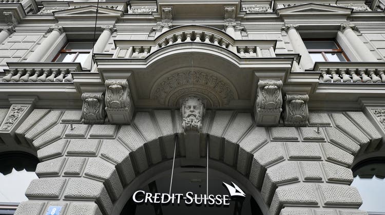 Die Credit Suisse will umstrukturieren und jährlich 400 Millionen Franken einsparen. (Keystone)
