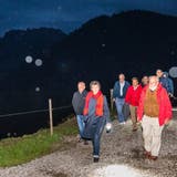 Der Bundesrat wanderte am Donnerstagabend durch den Naturpark Gantrisch. (Twitter/André Simonazzi)