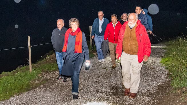 Der Bundesrat wanderte am Donnerstagabend durch den Naturpark Gantrisch.