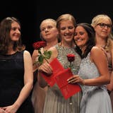 In den vergangenen Jahren feierten die Absolventinnen und Absolventen der Berufsschule - wie hier die Kauffrauen mit E-Profil im Theater Uri. (Bild: Urs Hanhart (Altdorf, 4. Juli 2020))