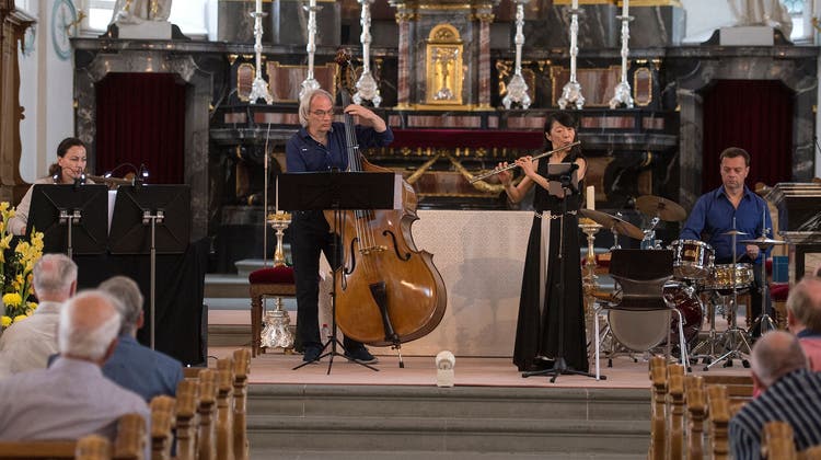 Quartett betört mit aparter Klangkombination im grossen Chamer Kirchenraum
