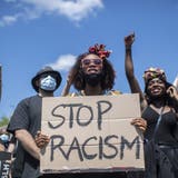 Tausende gegen Rassismus: an der «Black Lives Matter»-Demonstration in Zürich vom 13. Juni. ((Bild: Ennio Leanza/Keystone))