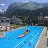 Sommerbetrieb im Aussenbecken des Engelberger Schwimmbades. (Bild: PD (27. Juli 2018))