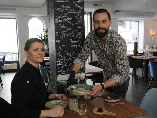 Die Inhaber Arjeta Idrizi und Rafael Niederkofler wollen mit ihren Saucenkreationen die Gäste verwöhnen.