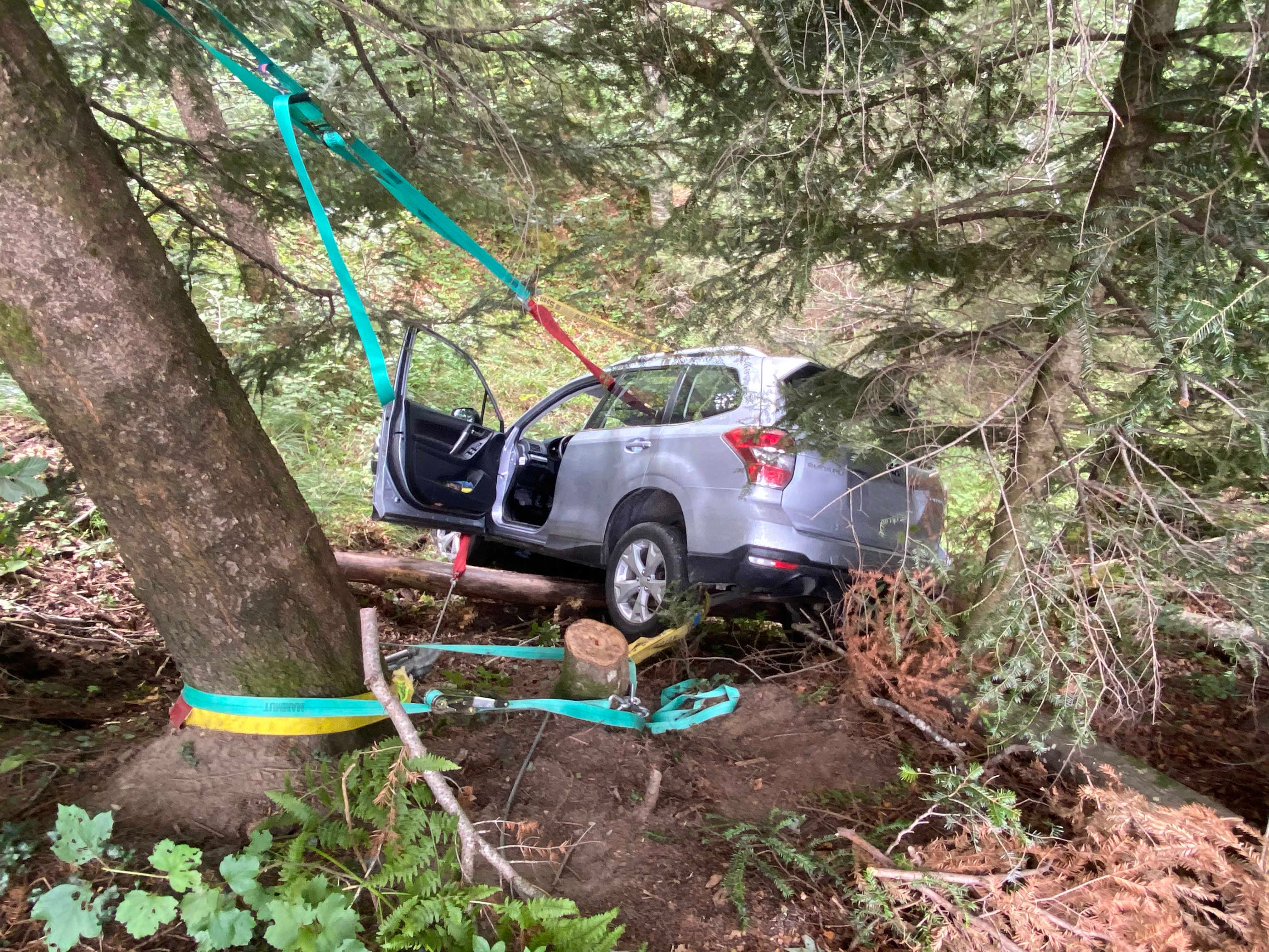 Nach 10-Meter-Sturz Mit Auto In Unterägeri: Lenker Und Beifahrerin ...