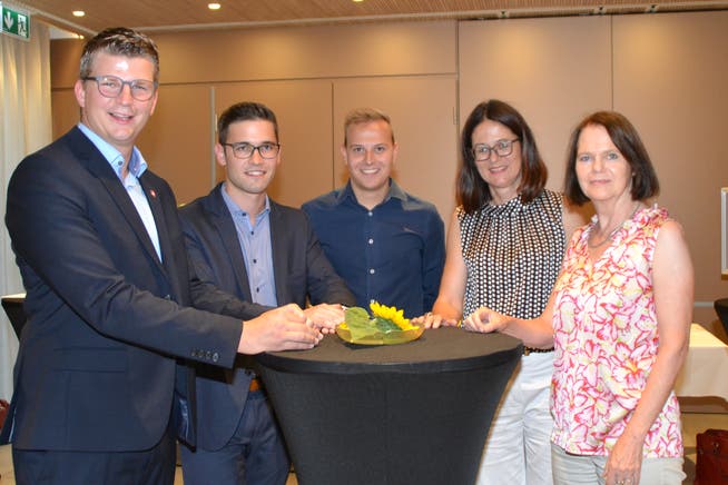 Kreuzten am Podium in Buchs die Klingen zur Begrenzungsinitiative: Mike Egger, Sascha Schmid, Gesprächsleiter Lukas Huber, Katrin Schulthess und Claudia Friedl (von links).