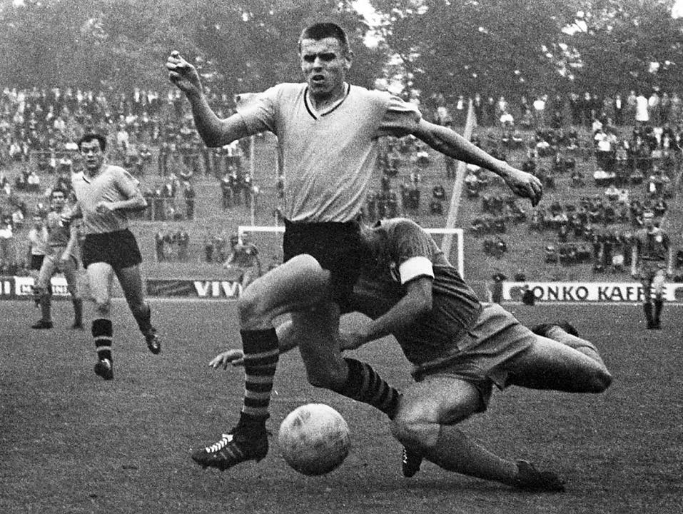 Timo Konietzka während eines Bundesliga-Spiels im Jahr 1963
