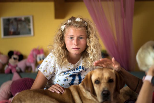 Eine Freundin für Amy: Wie Labradorhündin Nancy einer 15-jährigen, schwerkranken Autistin beistehen soll – und warum dafür 35'000 Franken fehlen