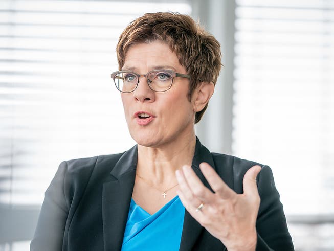 ARCHIV - Annegret Kramp-Karrenbauer, CDU-Bundesvorsitzende und Verteidigungsministerin, aufgenommen in ihrem Büro in der CDU-Parteitzentrale. Foto: Michael Kappeler/dpa
