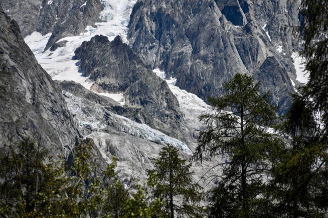 Über 70 Personen wurden wegen eines drohenden Gletschersturzes evakuiert. 