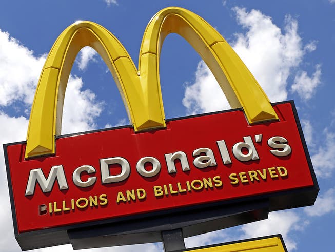 Gegen den Fast-Food-Konzern McDonald's ist in den USA eine Klage wegen Rassismus eingereicht worden. Gegen diese Vorwürfe wehrt sich das Unternehmen. Rassismus widerspreche den Werten, die McDonald's lebe.