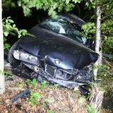 Drei Verletzte bei schwerem Unfall mit Auto und Töff in Obernau