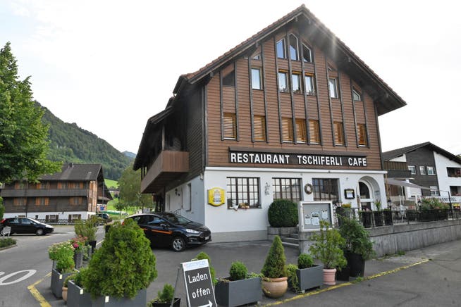 Das beliebte Restaurant Tschiferli bleibt weitgehend geschlossen, nur der Laden ist samtags noch offen.