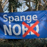 Ein Plakat an der Spitalstrasse macht gegen die Spange Nord mobil. (Bild: Eveline Beerkircher (Luzern, 16. Januar 2020))
