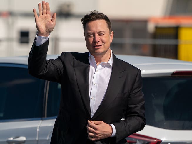 Tesla-Chef Elon Musk versucht die Erwartungen bei der Weiterentwicklung von Batterien zu dämpfen, was sich umgehend auf die Tesla-Aktien auswirkt.