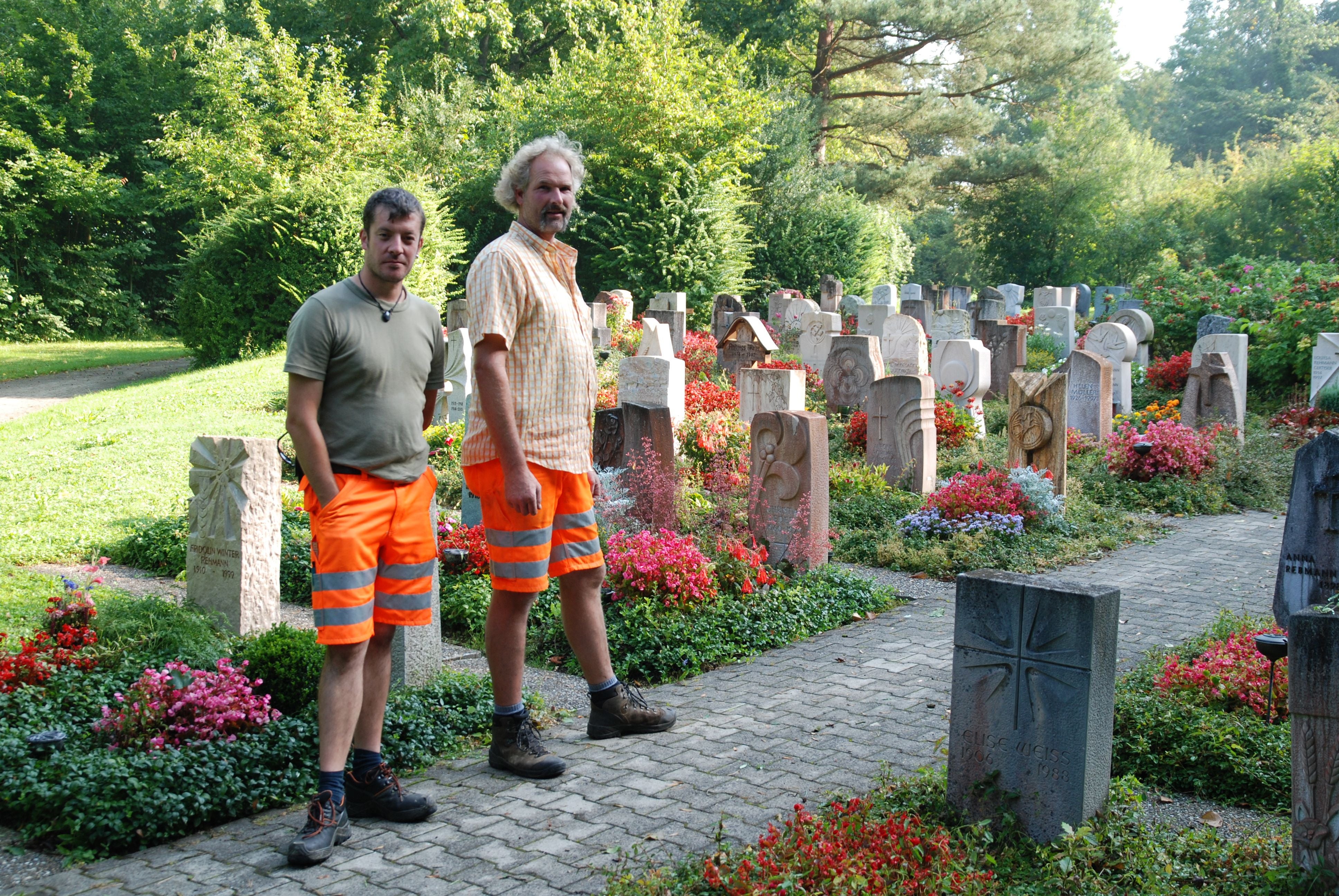 Feuerbrand - Feuerbrand Auf Friedhof Stört Grabesruh: In Kaisten Dürfen ...