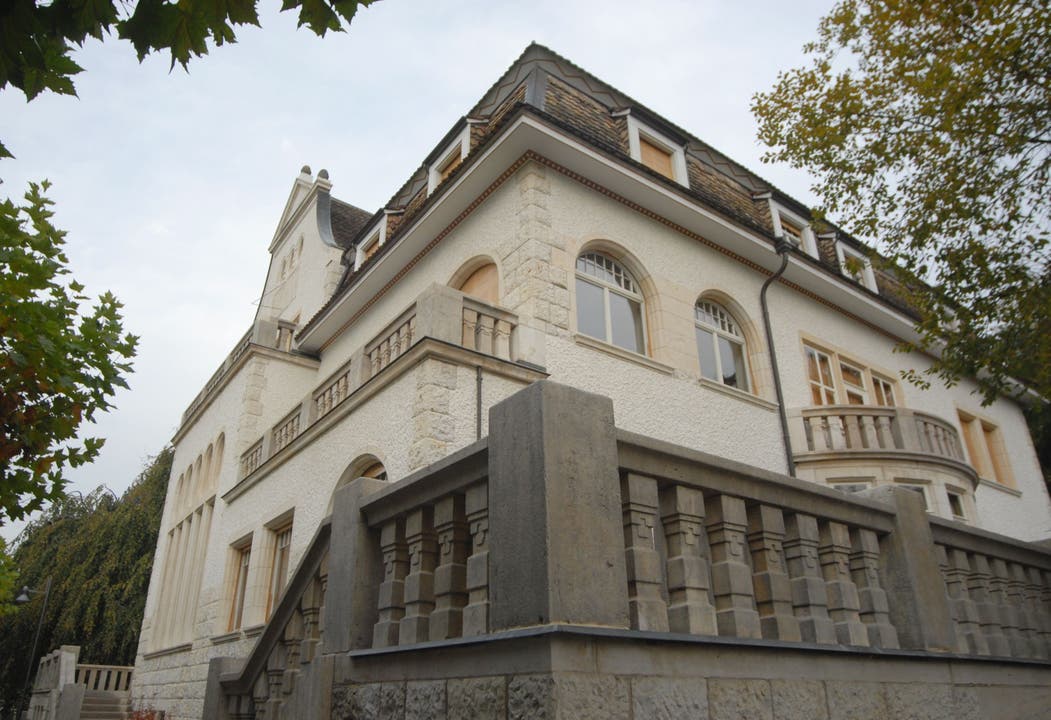 Fläche wie 14 4,5-Zimmer-wohnungen: Die Villa Burghalde bietet viel Platz für die Musizierenden. (Walter Schwager)