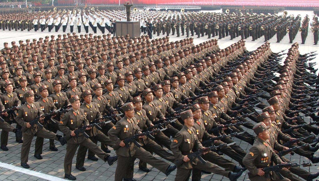 Im Stil der alten Sowjetdiktatur protzte Kim Jong Il mit seiner Armee.