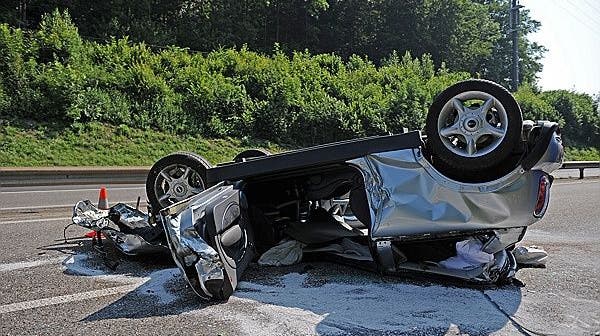 A3 bei Wollerau: Auto überschlägt sich, Fahrerin tot