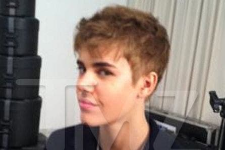 Justin Bieber Wollte er wohl ein bisschen frecher aussehen?