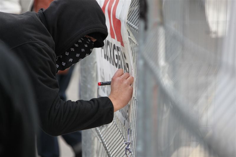 Bildstrecke - Linke Demonstrieren In Langenthal Gegen Rassismus