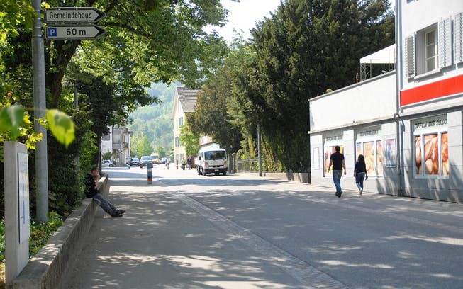 Turgi schickt das Referendum der Bahnhofstrasse und des Dorfparkes (l.) bachab.