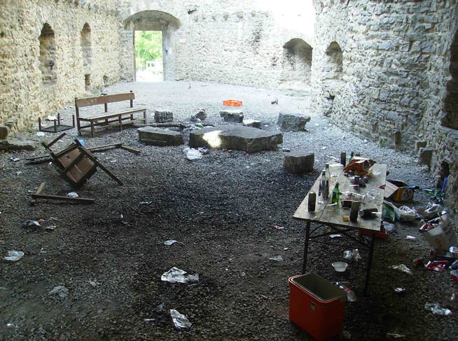 Sachbeschädigungen auf dem Schloss in Zullwil