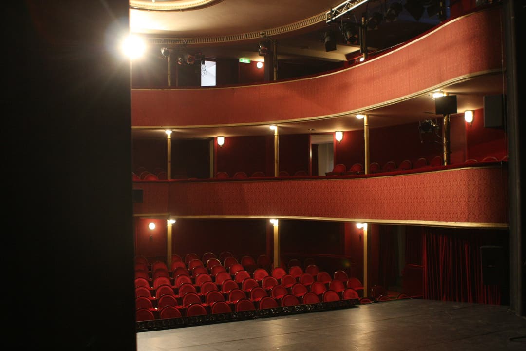  Impressionen aus dem Stadttheater Solothurn (Theatersaal): Wieviel von seinem Charme wird das Schauspielhaus nach der Sanierung bewahren können? (Fotos: Andreas Kaufmann)
