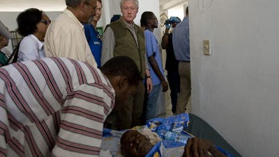 Bill Clinton trifft in Haiti ein