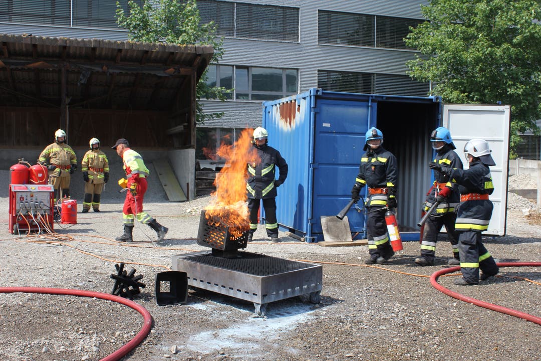  Im Gruppenführerkurs werden verschiedene Brandszenen nachgestellt.