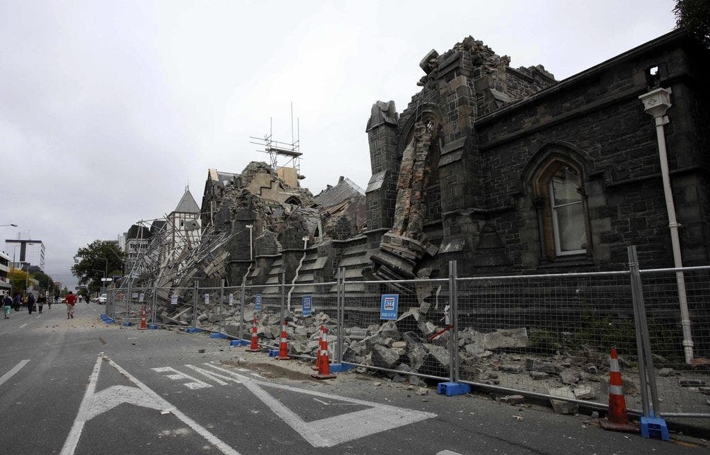 Durch das schwere Erdbeben zerstörte Gebäude