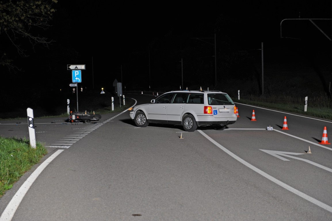 Wila: Lernfahrer Rammt Töff Frontal - Lernfahrer Biegt Ab Und Fährt ...