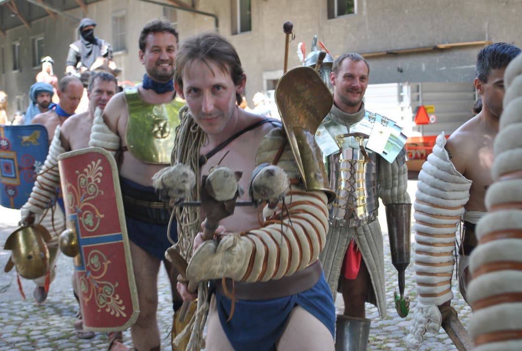 Theo Schaub aus Fahrweid als Gladiator während des Festumzuges Pompa
