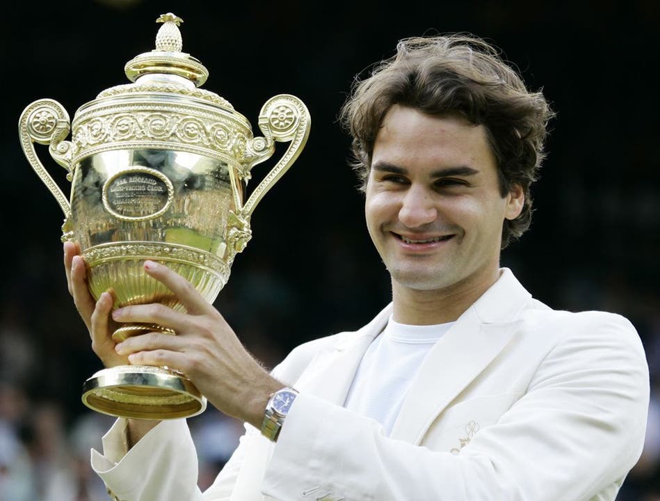  8) 2006 gewinnt Federer in Wimbledon gegen Rafael Nadal mit 6:0, 7:6 (7:5), 6:7 (2:7), 6:3.