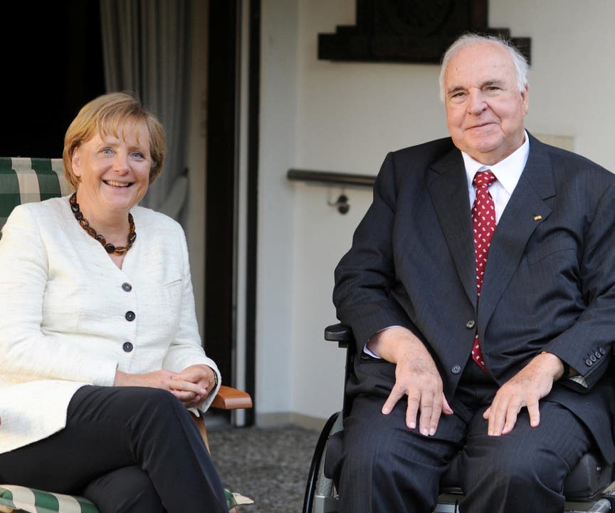 Kohl Kohl gemeinsam mit Kanzlerin Angela Merkel