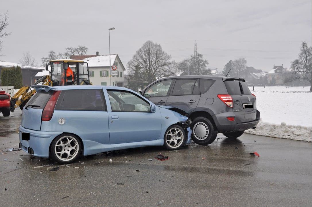 Matsch: Vier Fahrzeuge kollidierten in Boswil