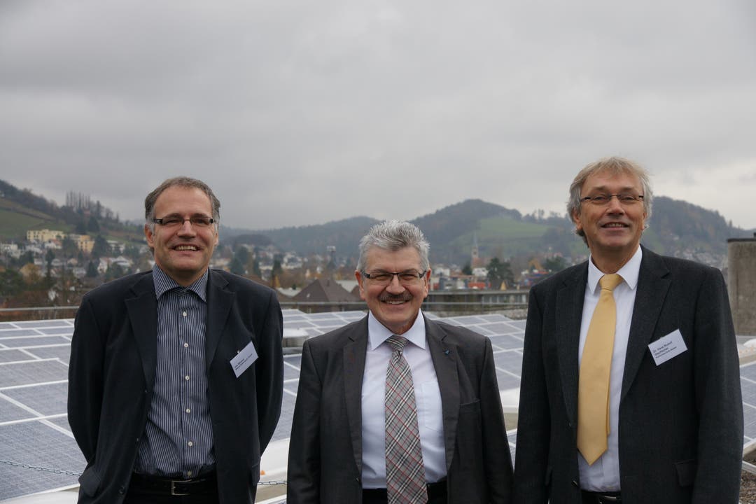  Von links: Urs Bhend, Geschäftsführer Bhend Elektroplan GmbH, Roland Brogli, Regierungsrat und Dr. H. R. Stauffacher, Rektor Kanti Baden.